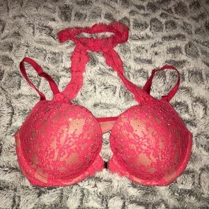 Victoria’s Secret bombshell push up bra